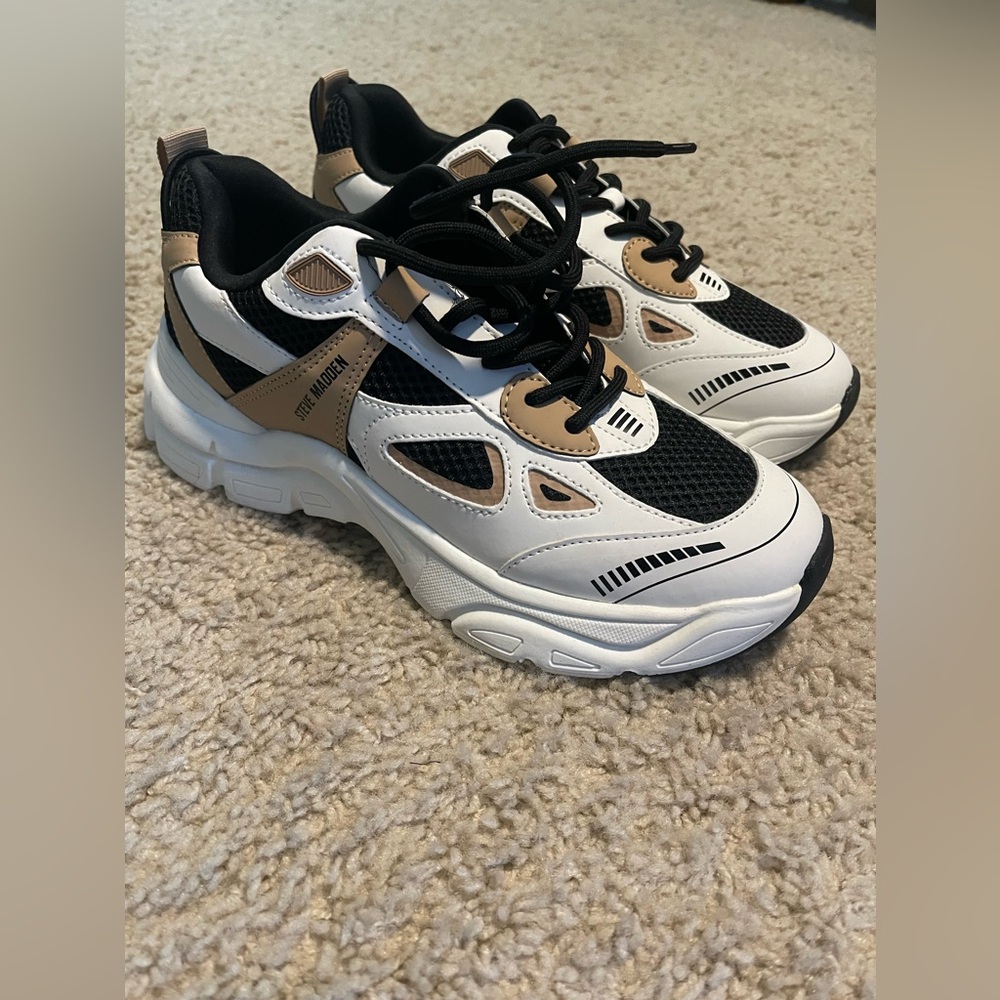 [NWOT] Steve Madden Black & Tan Women's Chunky Sneakers